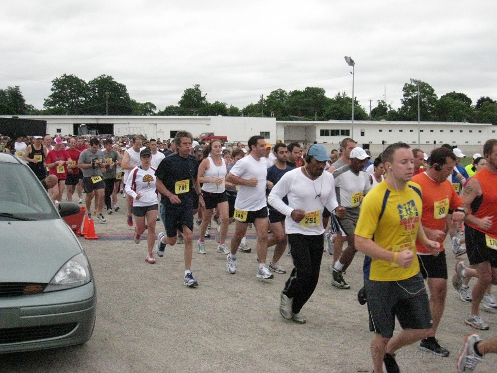 Solstice Run 2011 10M 011.JPG - The 2011 Solstice 10 Mile race in Northville Michigan. Once around the horse race track then through the neighbourhoods. Finish in the park downtown.